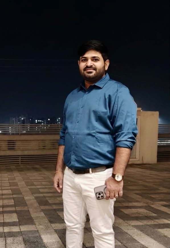 Raju Bhai, co-owner of The Cellphone Studio